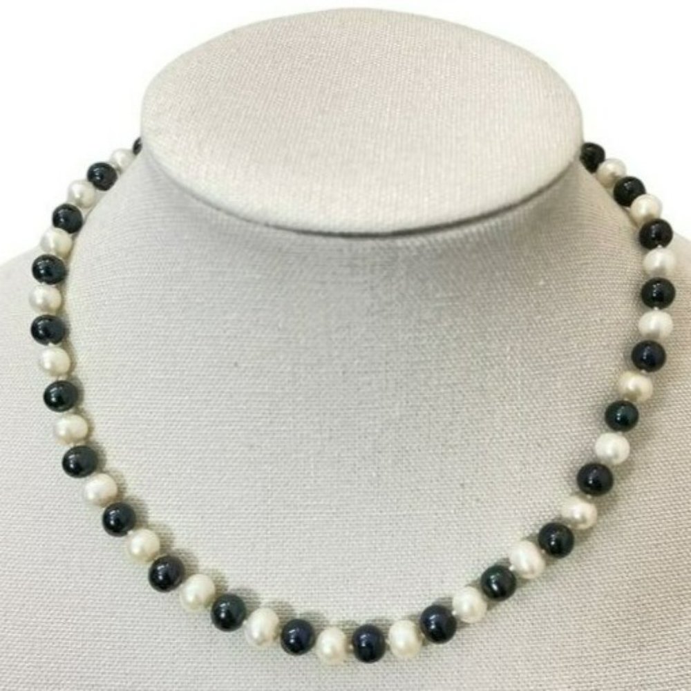 Near Round Cultured Freshwater Pearl Necklace White Pearl And dyed Black 18in - Picture 5 of 8